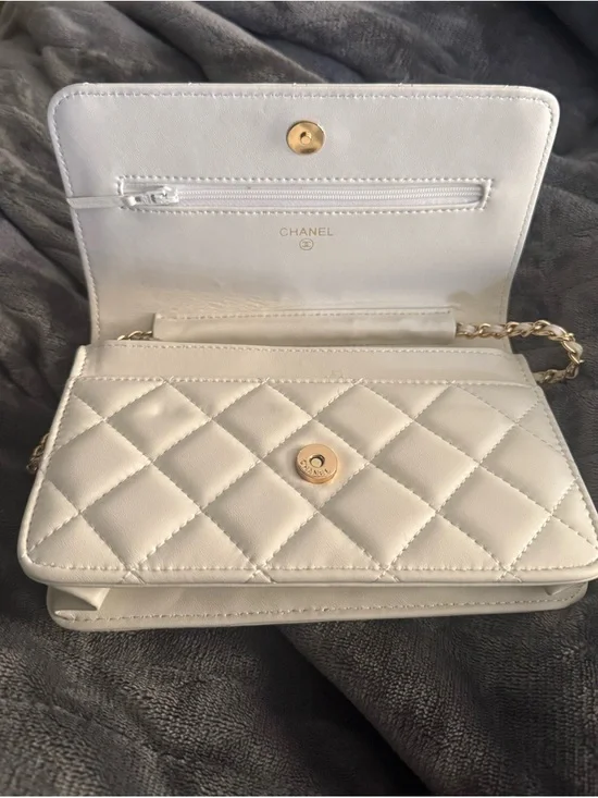 White Quilted Crossbody with Gold Chain - Picture 3 of 6